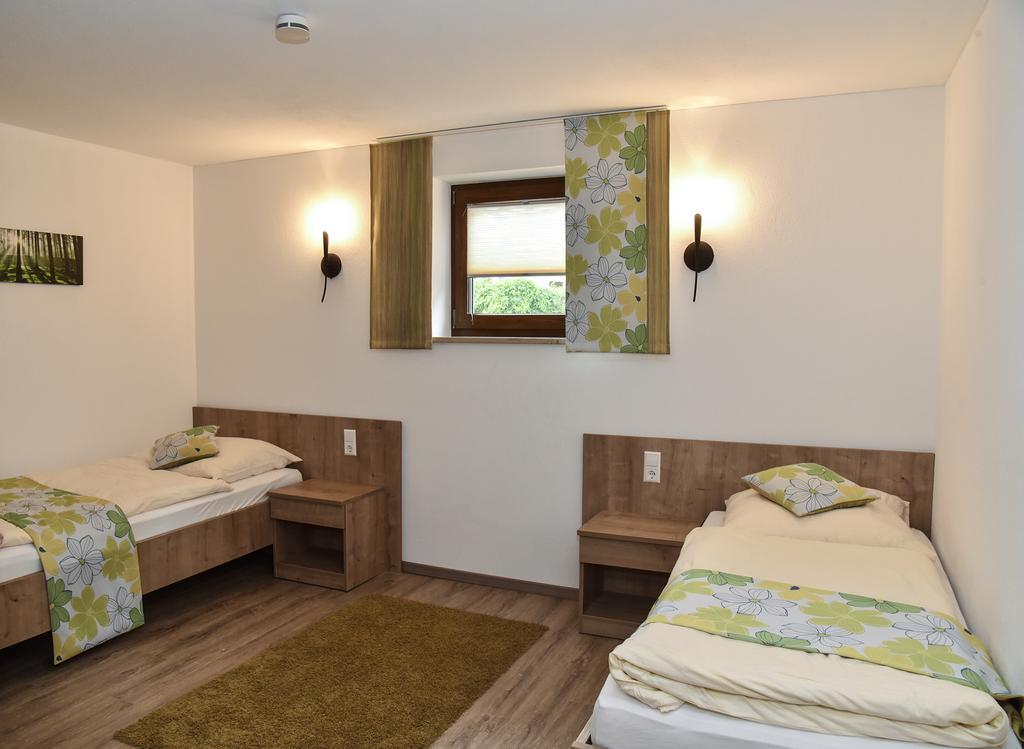 Landhotel Zum Adler Oberbechingen Екстериор снимка