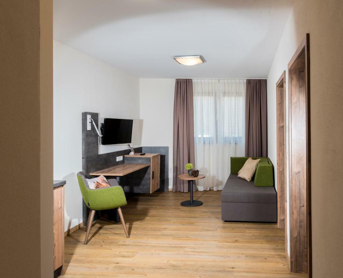 Landhotel Zum Adler Oberbechingen Екстериор снимка