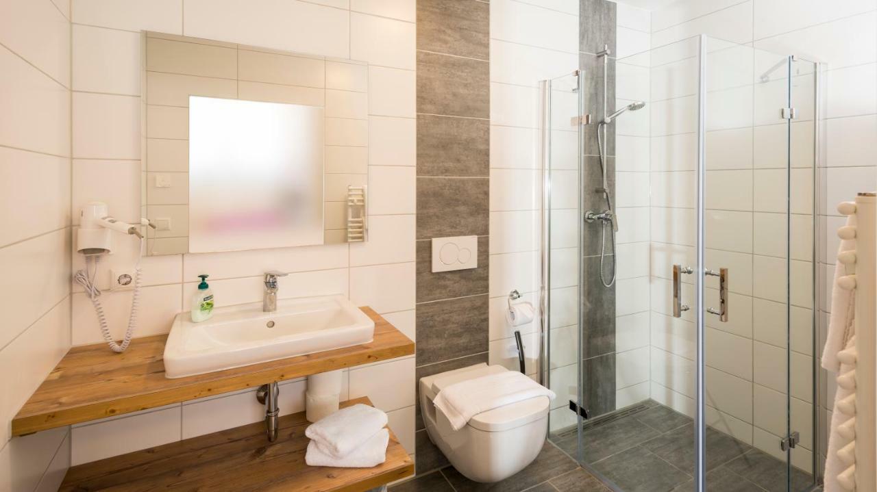 Landhotel Zum Adler Oberbechingen Екстериор снимка